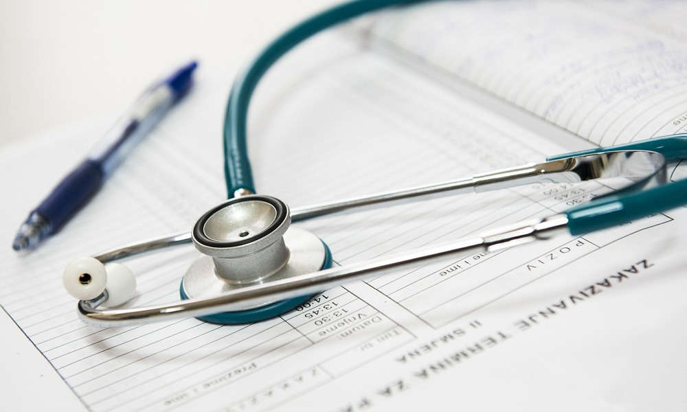Fremtidens sundhedsvæsen mellem standardisering og sundhedsprofessionel dømmekraft