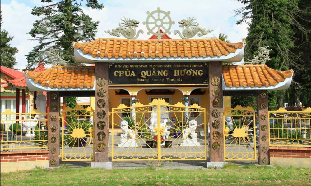 Besøg det buddhistiske Quang Huong-tempel
